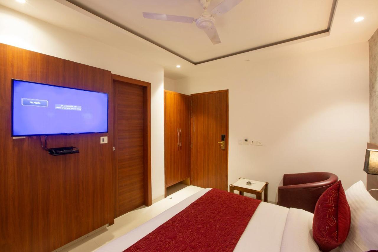 Hotel Arch Suites - Near Aerocity Új-Delhi Kültér fotó