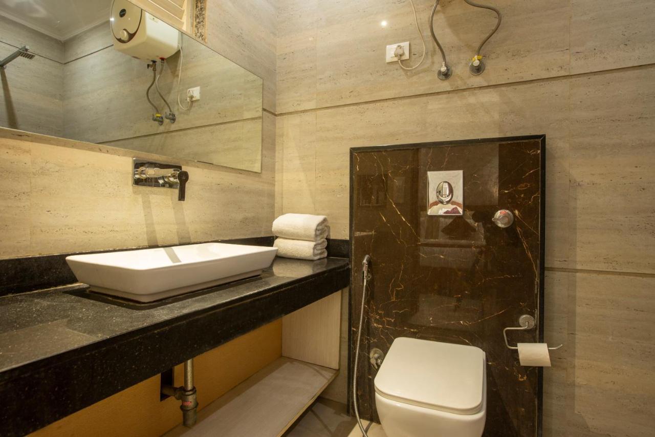 Hotel Arch Suites - Near Aerocity Új-Delhi Kültér fotó