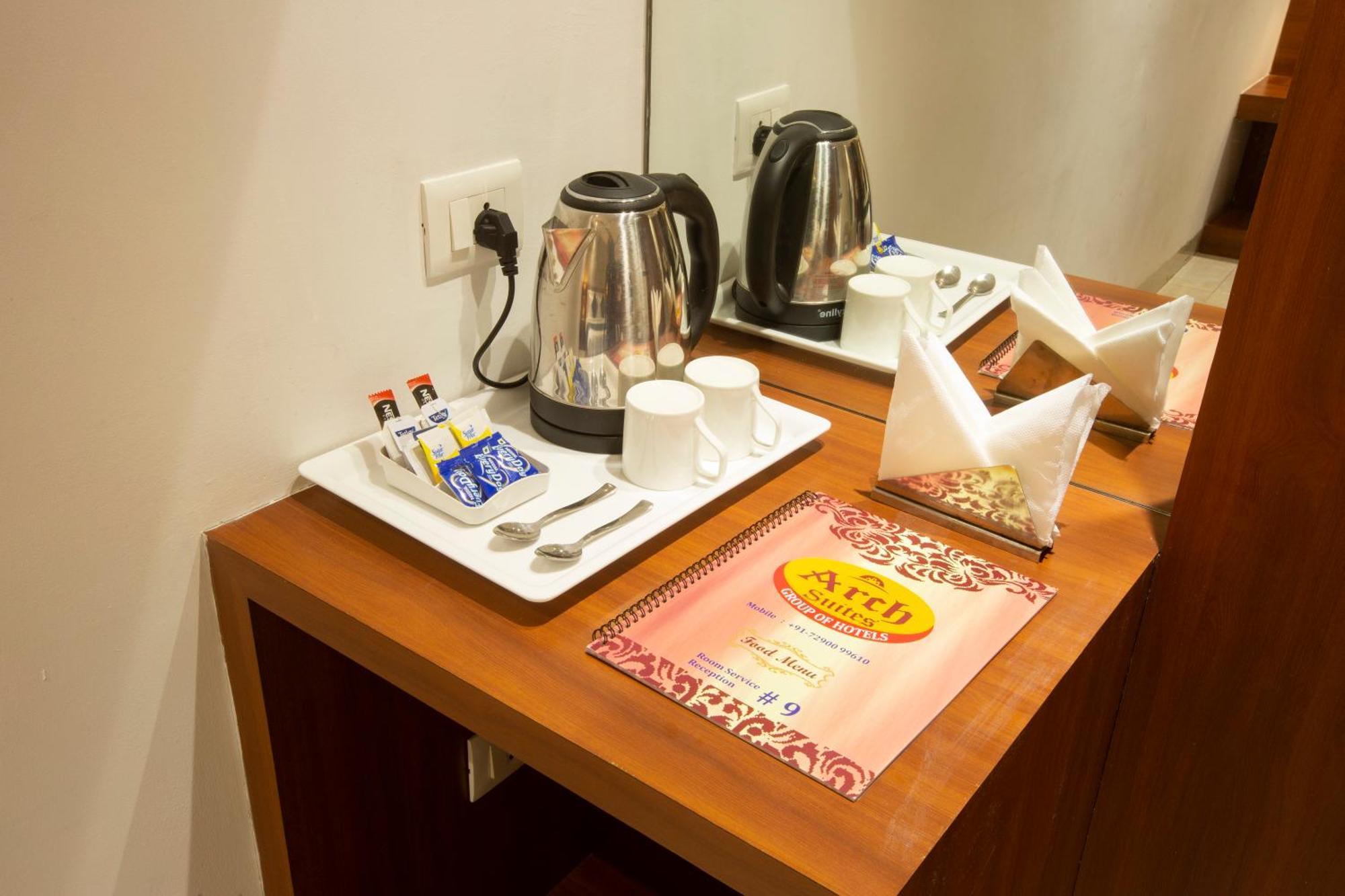 Hotel Arch Suites - Near Aerocity Új-Delhi Kültér fotó