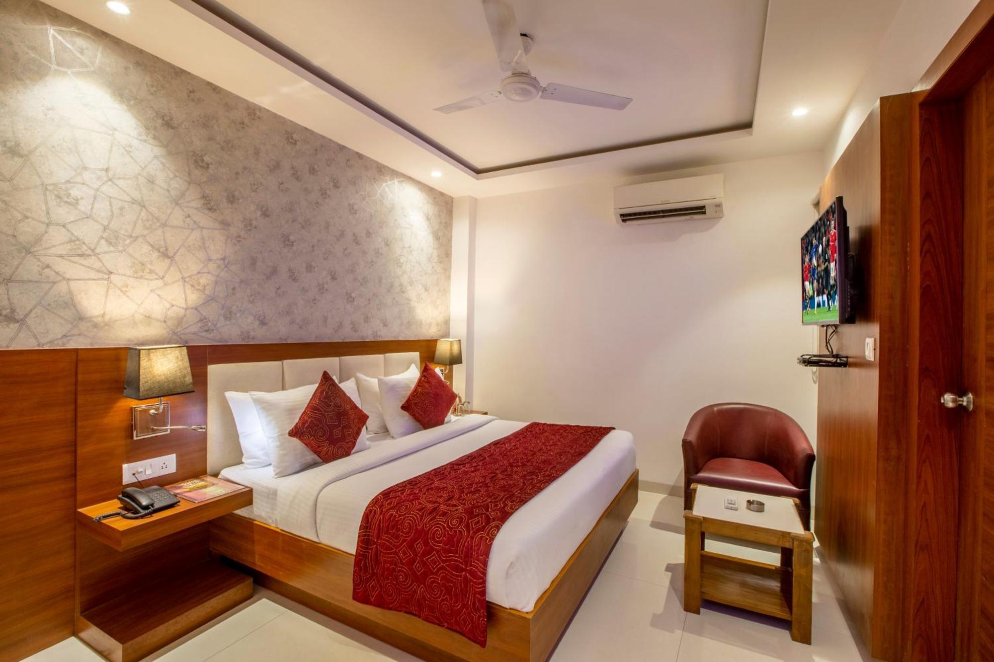 Hotel Arch Suites - Near Aerocity Új-Delhi Kültér fotó