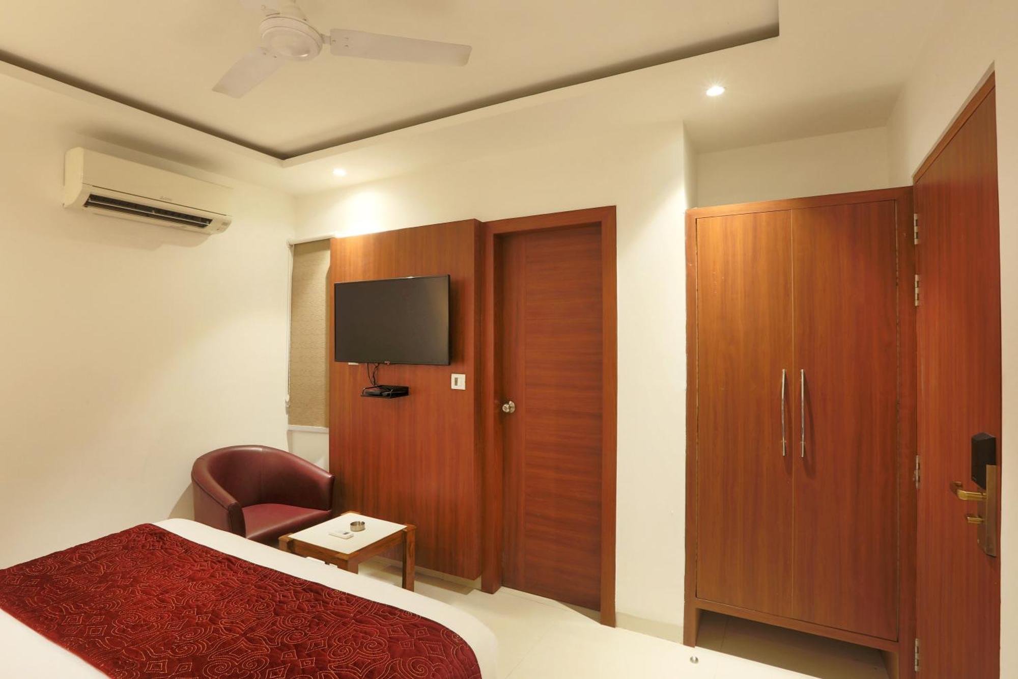 Hotel Arch Suites - Near Aerocity Új-Delhi Kültér fotó