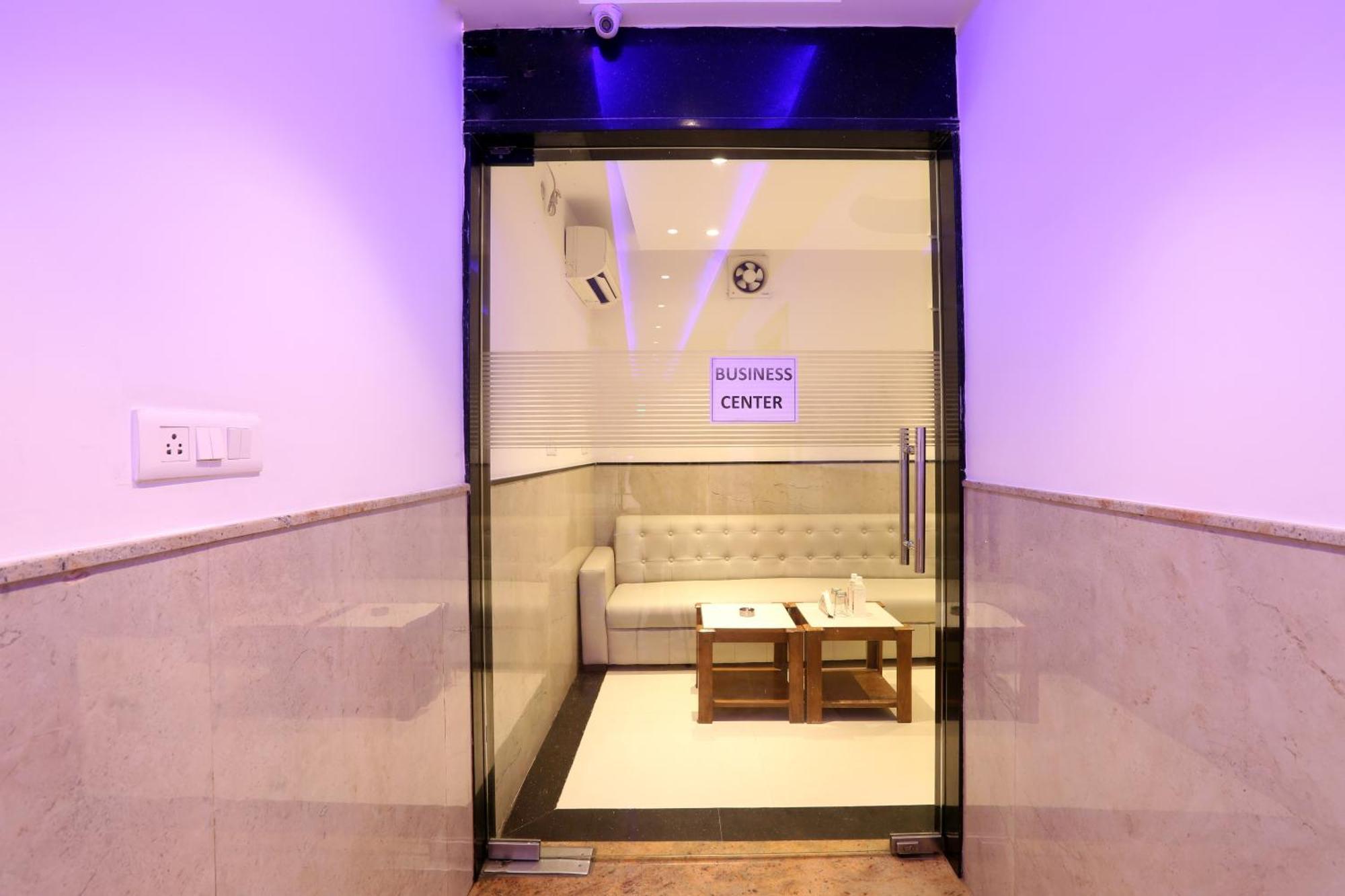 Hotel Arch Suites - Near Aerocity Új-Delhi Kültér fotó