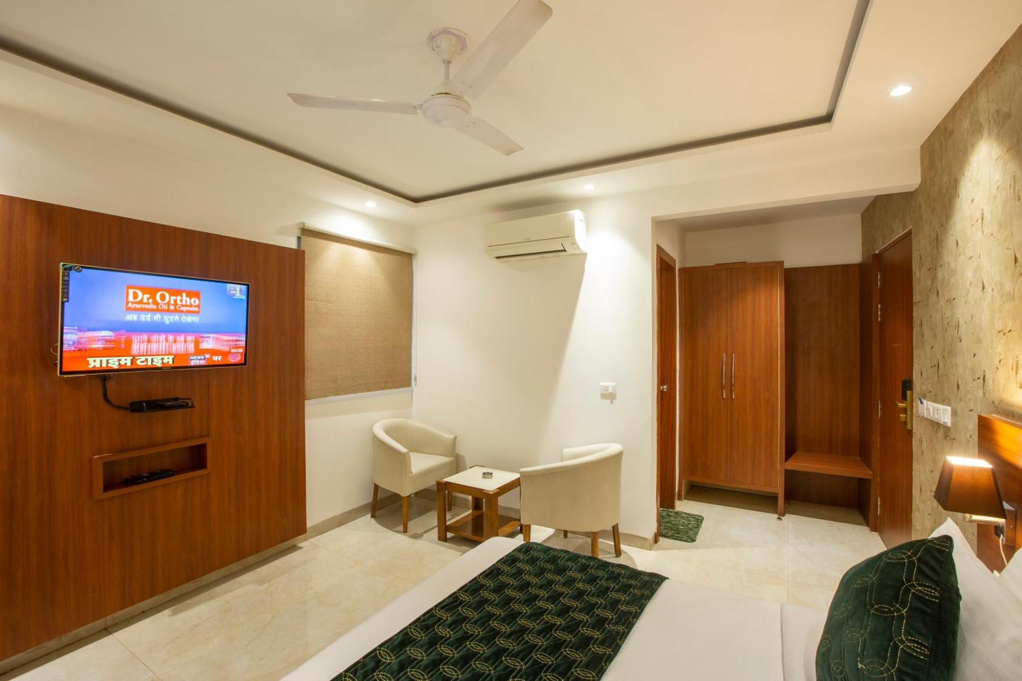 Hotel Arch Suites - Near Aerocity Új-Delhi Kültér fotó