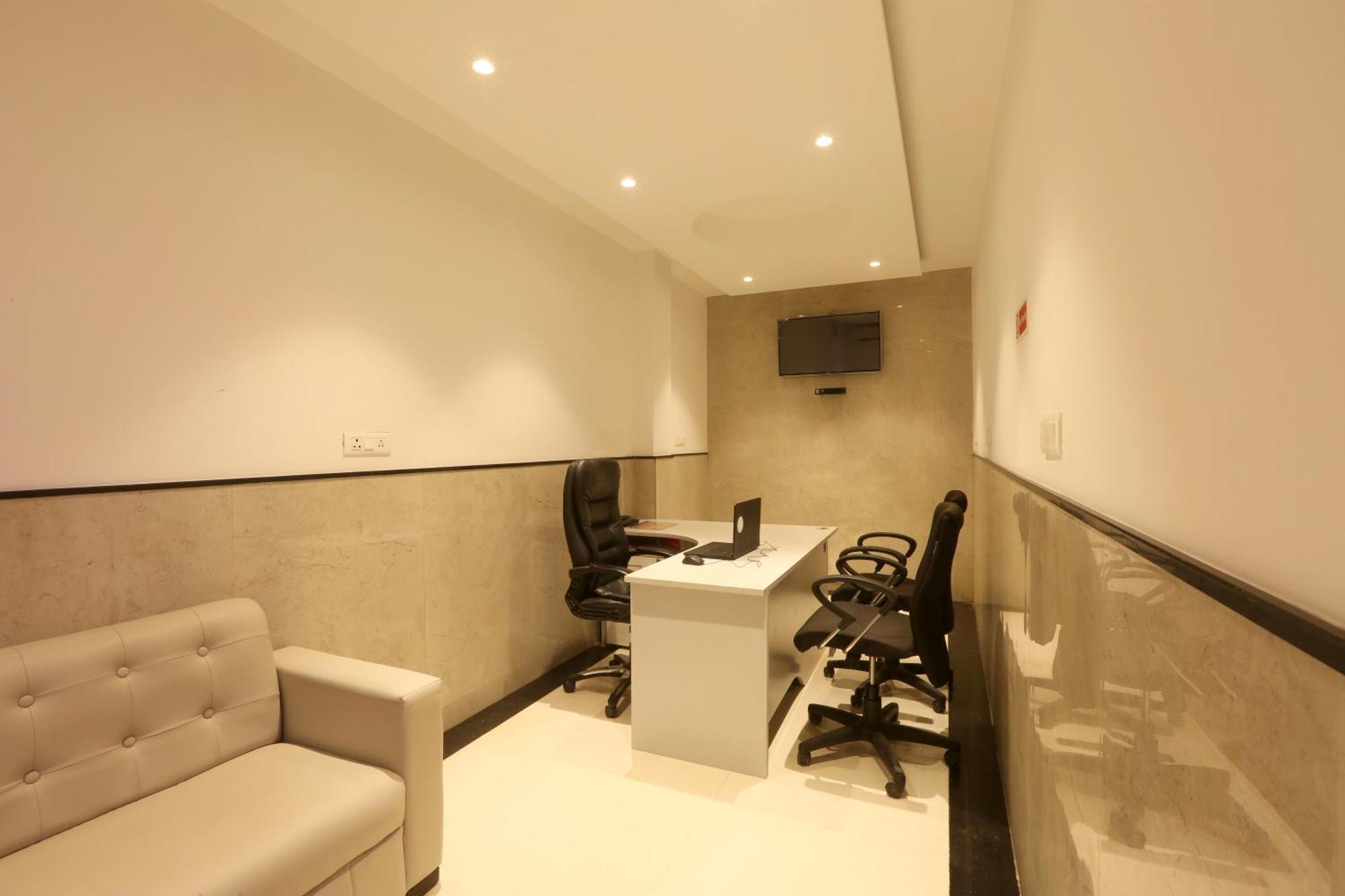 Hotel Arch Suites - Near Aerocity Új-Delhi Kültér fotó