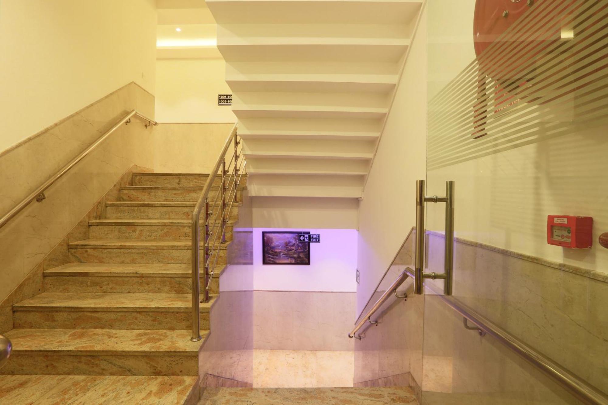 Hotel Arch Suites - Near Aerocity Új-Delhi Kültér fotó